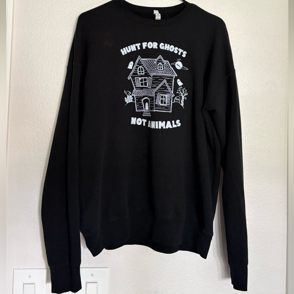 Hunt for Ghosts crewneck - size large